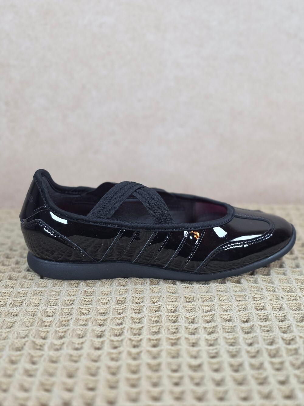 Adidas Barreda Mary Jane J Youth 6 / Women’s 7 Black Patent – Brand New